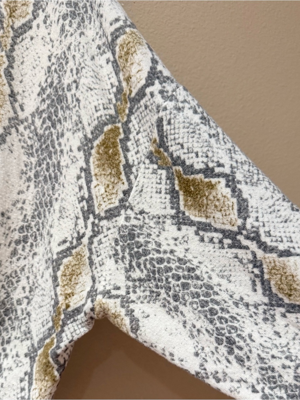 Express Snake Print Crewneck Long Sleeve Drawstring Top Size Large - Picture 4 of 6